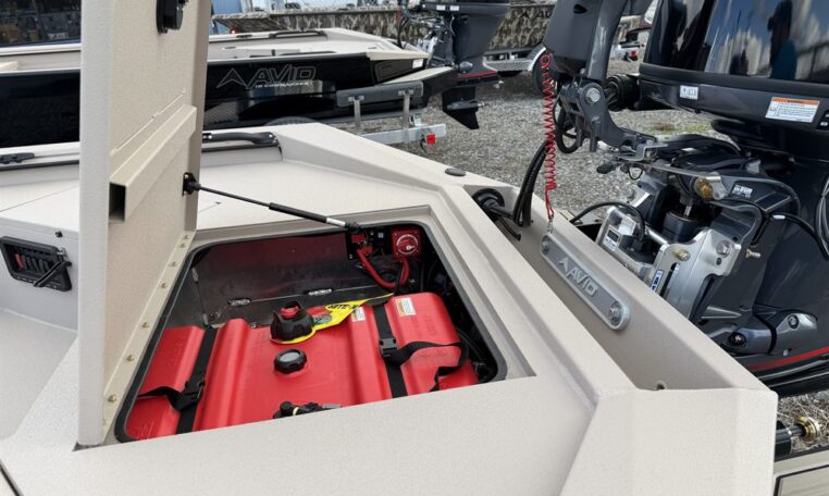 Avid 18 commander 4531 90 sho yamaha outboard-11_resized