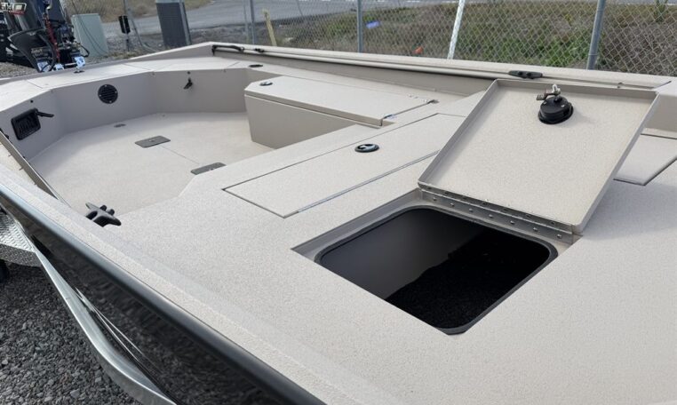 Avid 18 commander 4531 90 sho yamaha outboard-17_resized