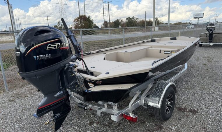 Avid 18 commander 4531 90 sho yamaha outboard-1_resized