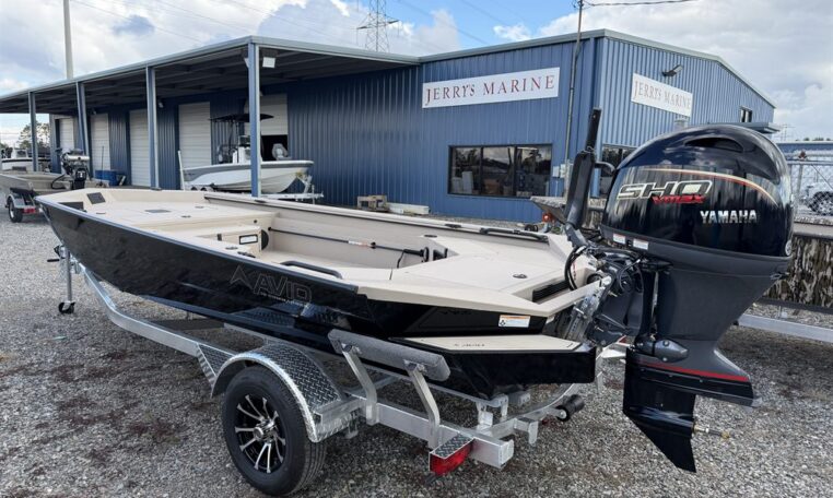 Avid 18 commander 4531 90 sho yamaha outboard-26_resized