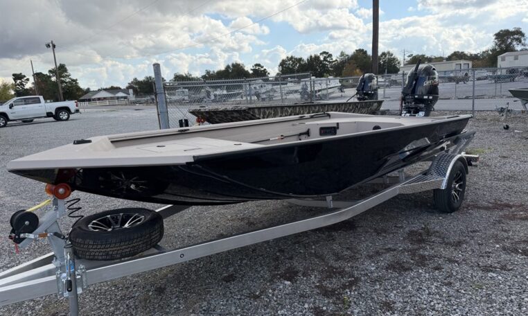 Avid 18 commander 4531 90 sho yamaha outboard-29_resized