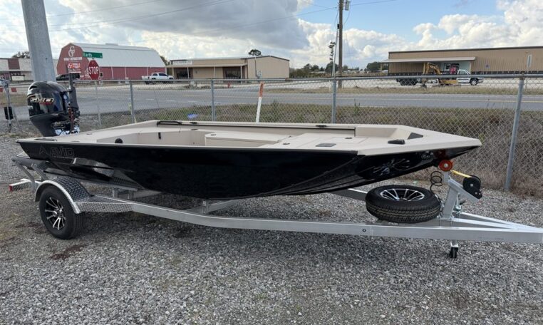 Avid 18 commander 4531 90 sho yamaha outboard-2_resized