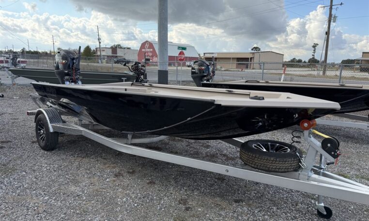 Avid 18 commander 4531 90 sho yamaha outboard-30_resized