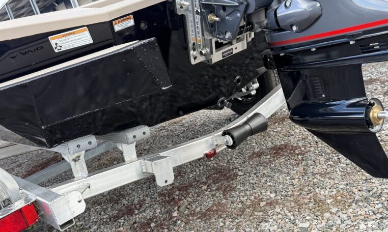 Avid 18 commander 4531 90 sho yamaha outboard-34_resized