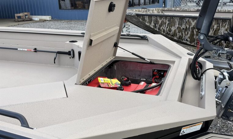 Avid 18 commander 4531 90 sho yamaha outboard-36_resized