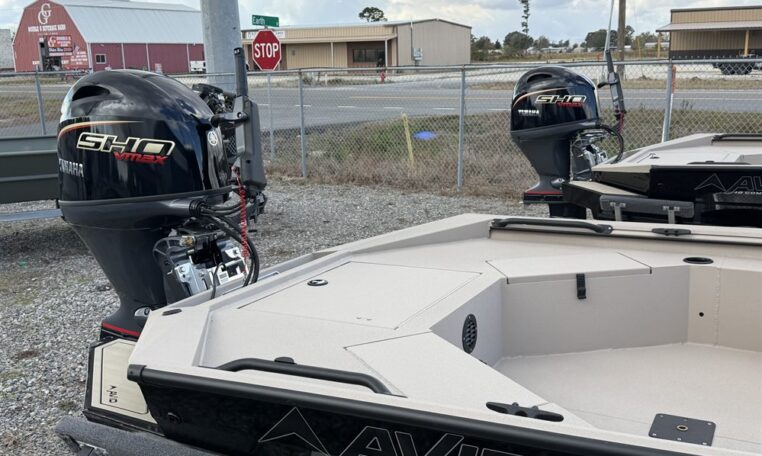 Avid 18 commander 4531 90 sho yamaha outboard-38_resized