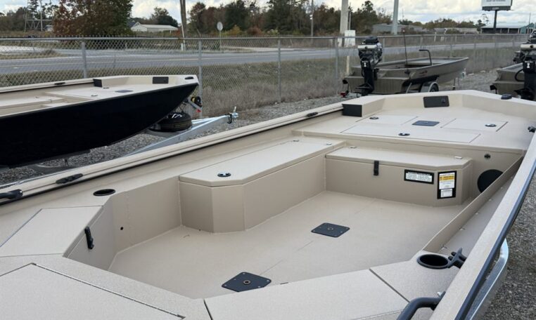 Avid 18 commander 4531 90 sho yamaha outboard-39_resized