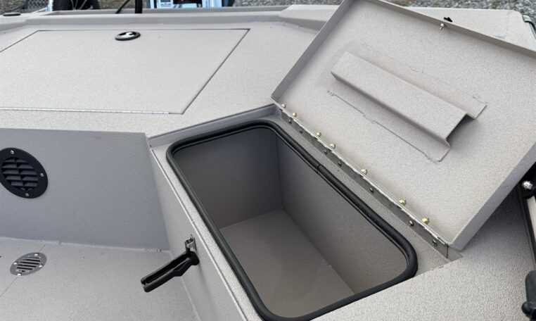 Avid 18 commander 4531 90 sho yamaha outboard-42_resized