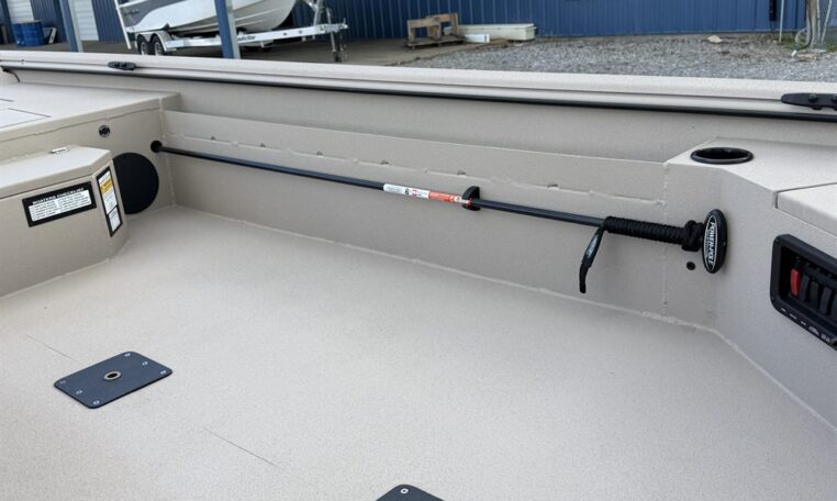 Avid 18 commander 4531 90 sho yamaha outboard-44_resized