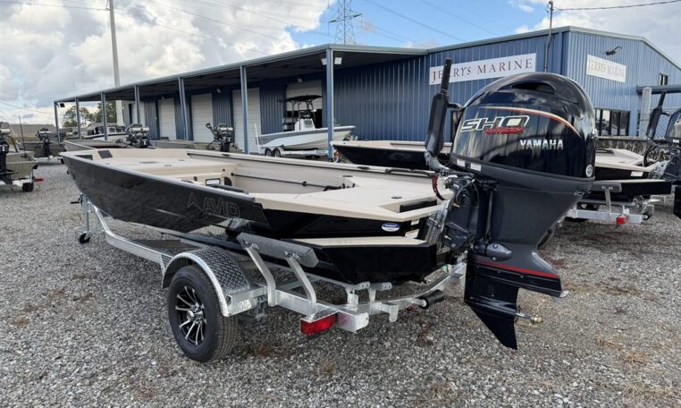 Avid 18 commander 4531 90 sho yamaha outboard-4_resized