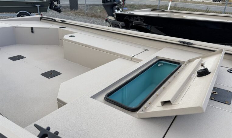 Avid 18 commander 4531 90 sho yamaha outboard-50_resized