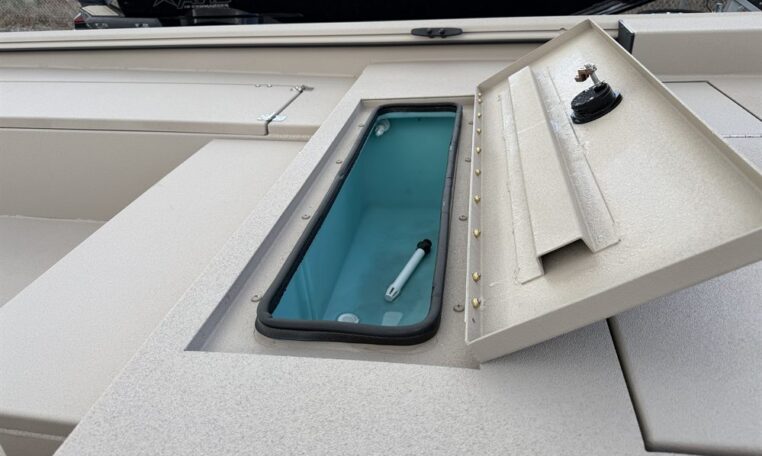 Avid 18 commander 4531 90 sho yamaha outboard-51_resized