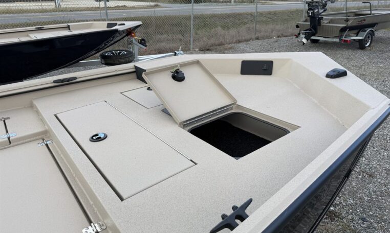 Avid 18 commander 4531 90 sho yamaha outboard-52_resized