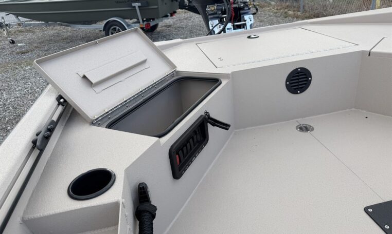 Avid 18 commander 4531 90 sho yamaha outboard-9_resized