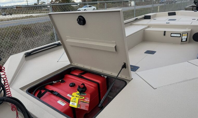 Avid 18 commander 4553 90 sho yamaha outboard-10_resized