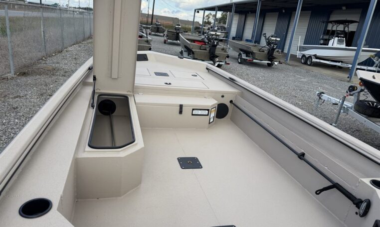 Avid 18 commander 4553 90 sho yamaha outboard-14_resized