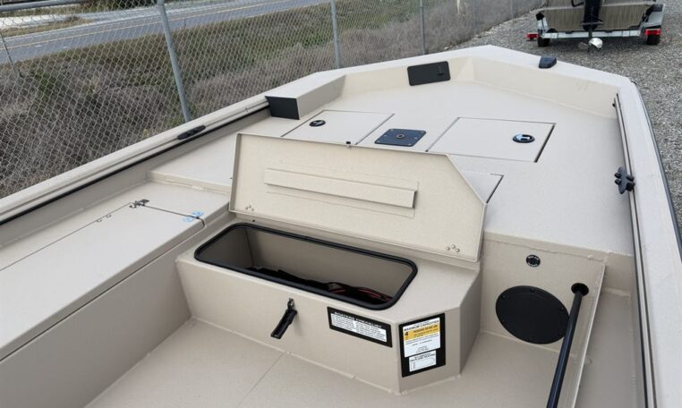 Avid 18 commander 4553 90 sho yamaha outboard-15_resized