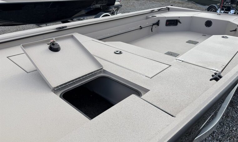 Avid 18 commander 4553 90 sho yamaha outboard-18_resized