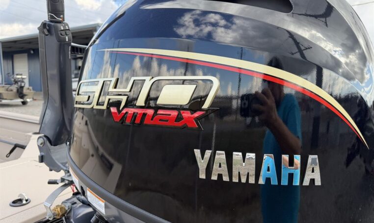 Avid 18 commander 4553 90 sho yamaha outboard-20_resized