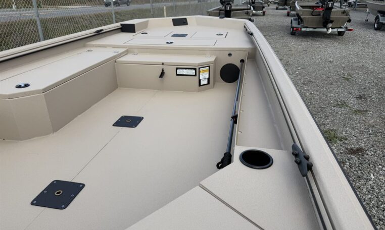 Avid 18 commander 4553 90 sho yamaha outboard-22_resized