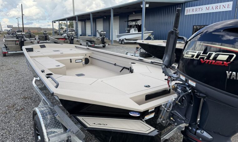 Avid 18 commander 4553 90 sho yamaha outboard-5_resized