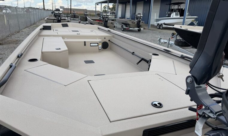 Avid 18 commander 4553 90 sho yamaha outboard-6_resized