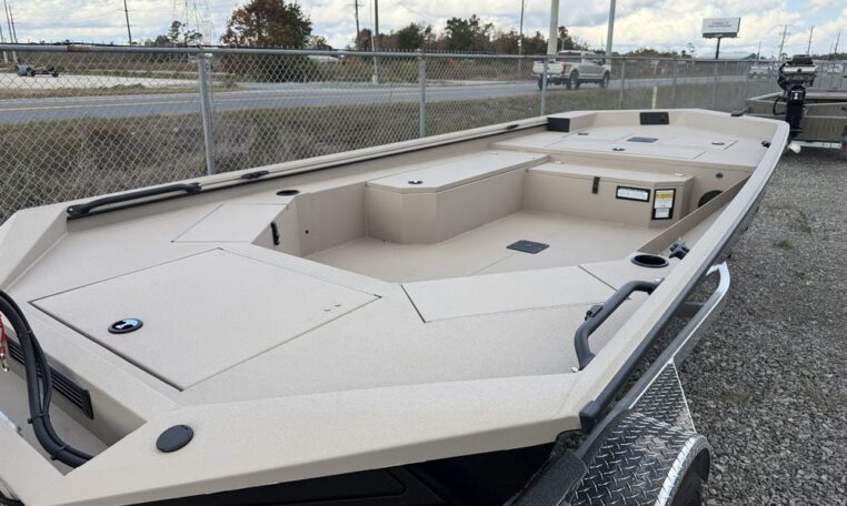 Avid 18 commander 4553 90 sho yamaha outboard-7_resized