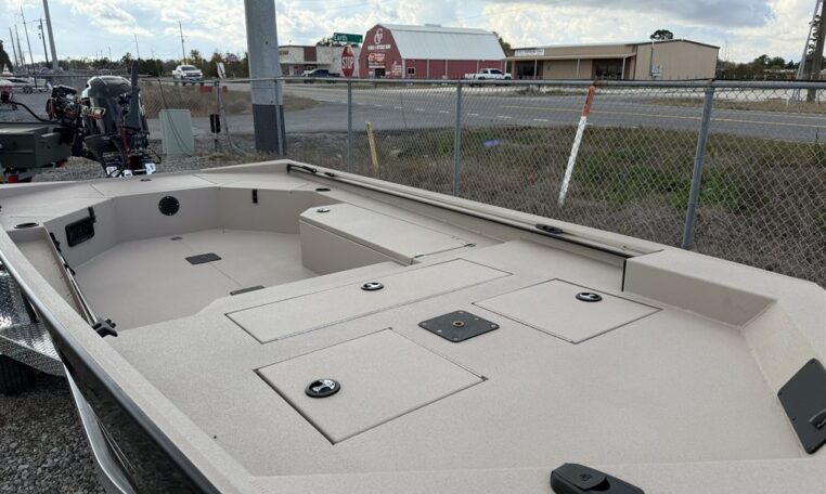 Avid 18 commander 4553 90 sho yamaha outboard-8_resized