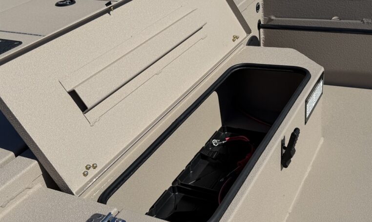 Avid 18 commander aluminum duck boat with 90 hp Yamaha SHO outboard av18 4664 (12)_resized