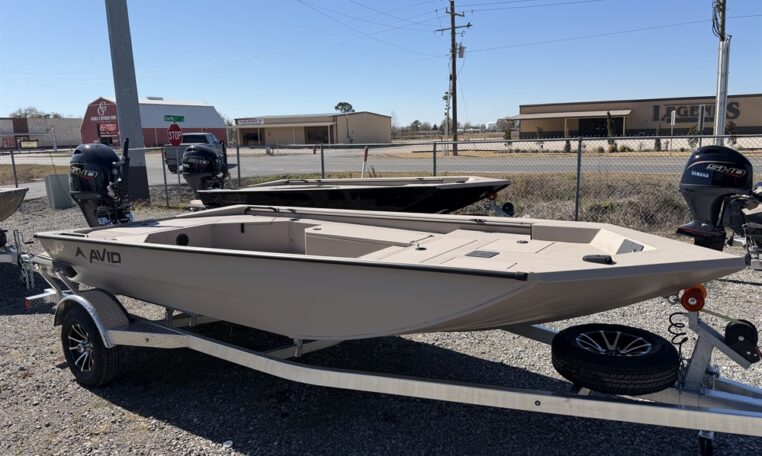 Avid 18 commander aluminum duck boat with 90 hp Yamaha SHO outboard av18 4664 (16)_resized