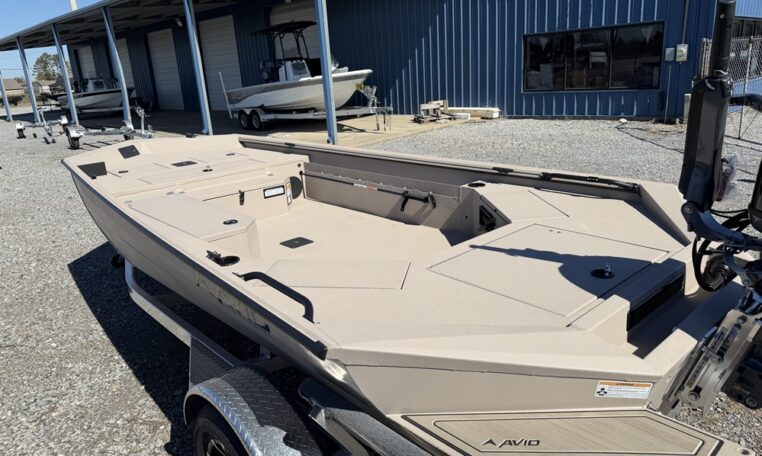 Avid 18 commander aluminum duck boat with 90 hp Yamaha SHO outboard av18 4664 (19)_resized