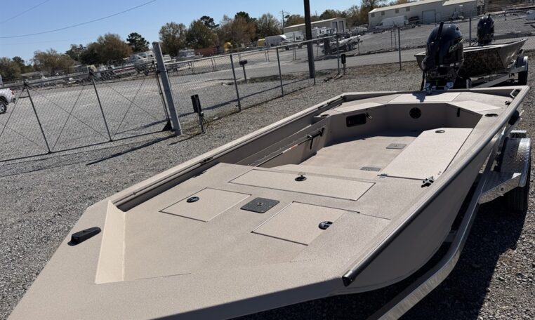 Avid 18 commander aluminum duck boat with 90 hp Yamaha SHO outboard av18 4664 (1)_resized