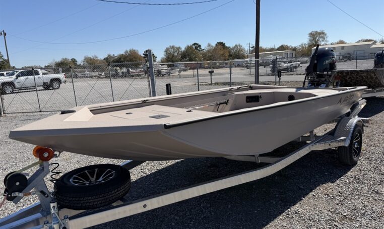 Avid 18 commander aluminum duck boat with 90 hp Yamaha SHO outboard av18 4664 (2)_resized