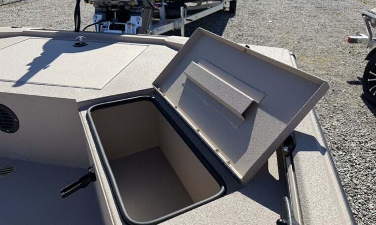 Avid 18 commander aluminum duck boat with 90 hp Yamaha SHO outboard av18 4664 (4)_resized