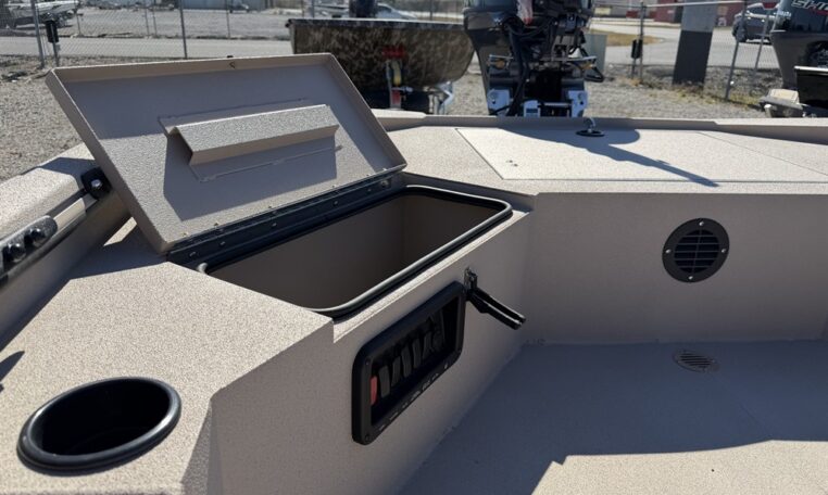 Avid 18 commander aluminum duck boat with 90 hp Yamaha SHO outboard av18 4664 (6)_resized