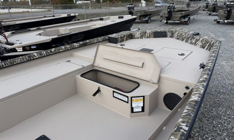 Avid 18 ft commander 90 hp sho yamaha outboard-13_resized