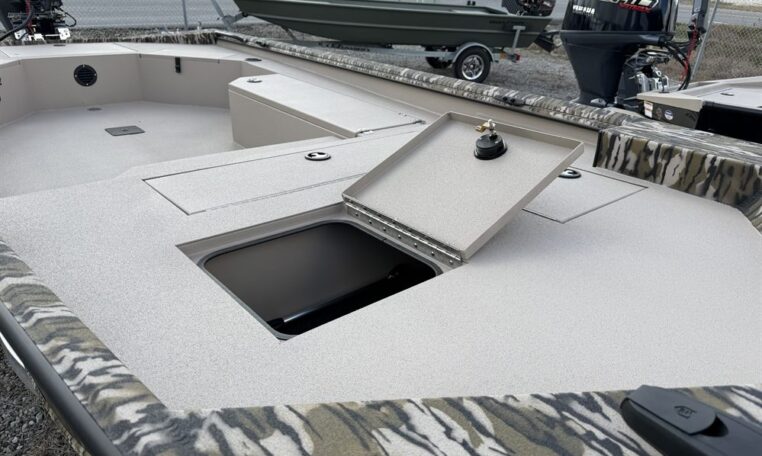 Avid 18 ft commander 90 hp sho yamaha outboard-16_resized