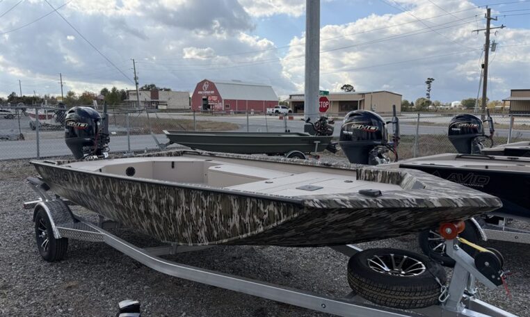 Avid 18 ft commander 90 hp sho yamaha outboard-25_resized