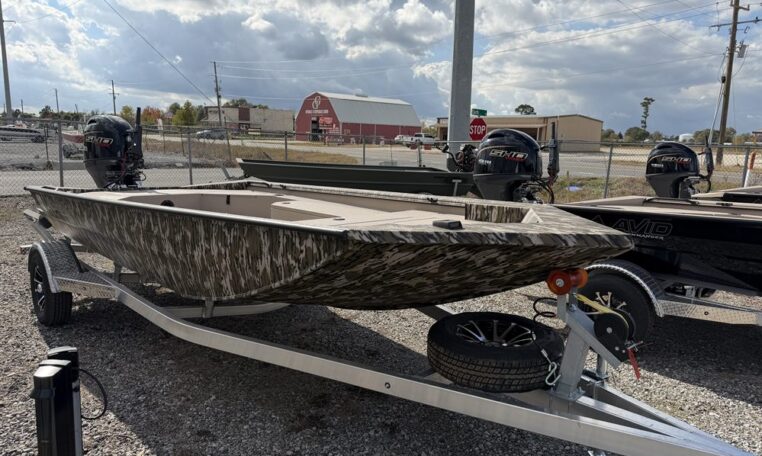 Avid 18 ft commander 90 hp sho yamaha outboard-3_resized