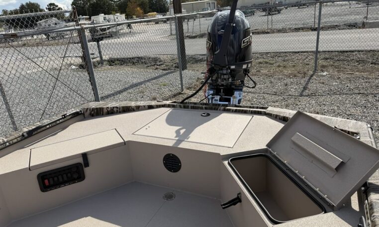 Avid 18 ft commander 90 hp sho yamaha outboard-6_resized