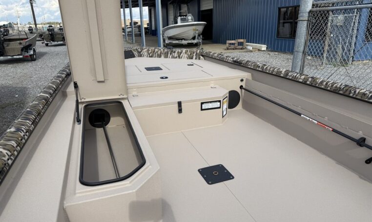 Avid 18 ft commander 90 hp sho yamaha outboard-8_resized