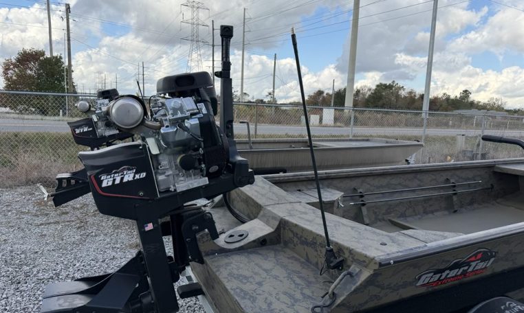 Gatortail 1754 extreme march duck hunting boat 40 hp gatortail surface drive outboard mud motor 9388-7_resized