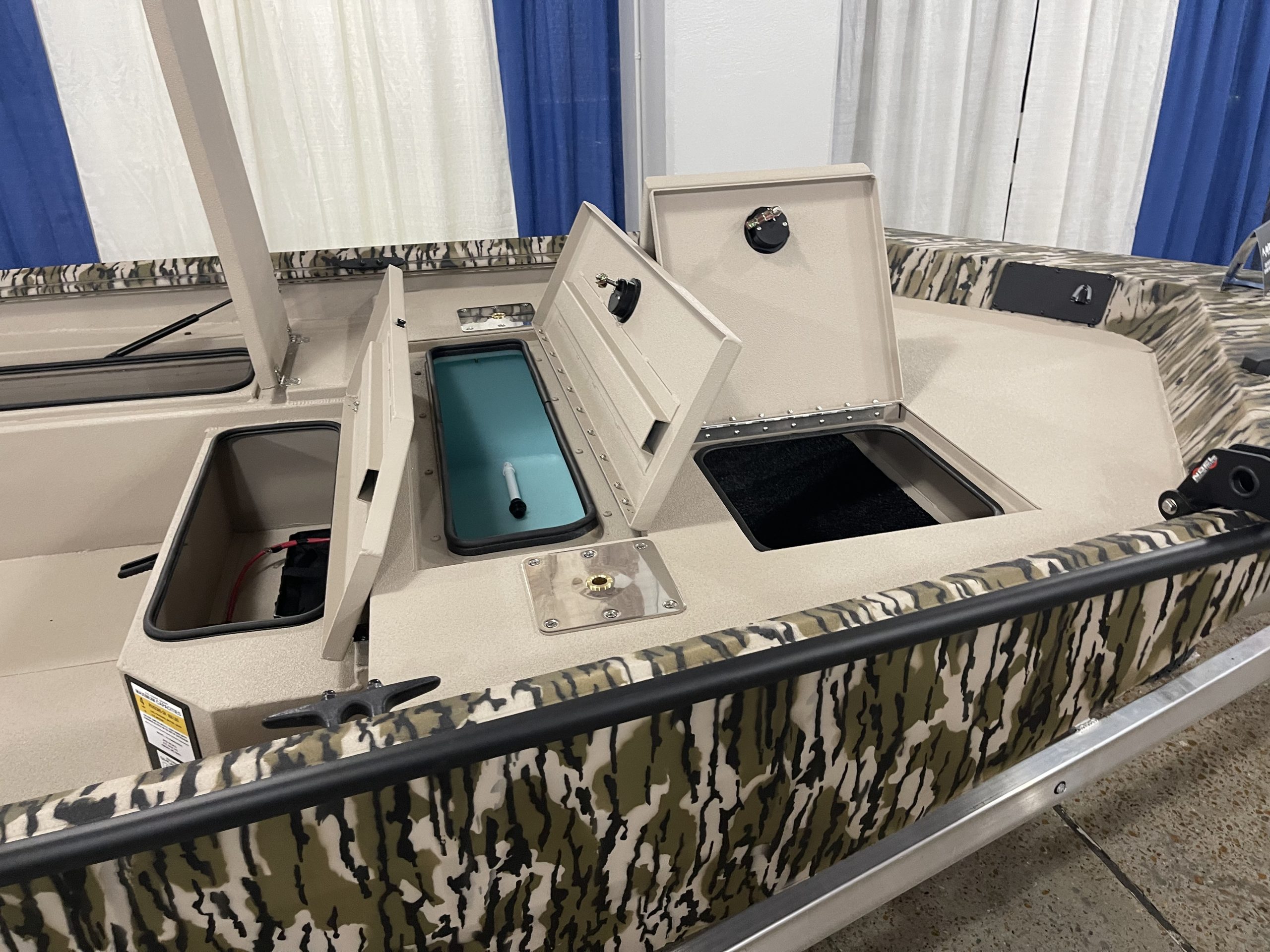 Avid Boats 18 Commander Aluminum Duck Boat STK AV18 3562 Jerrys Marine